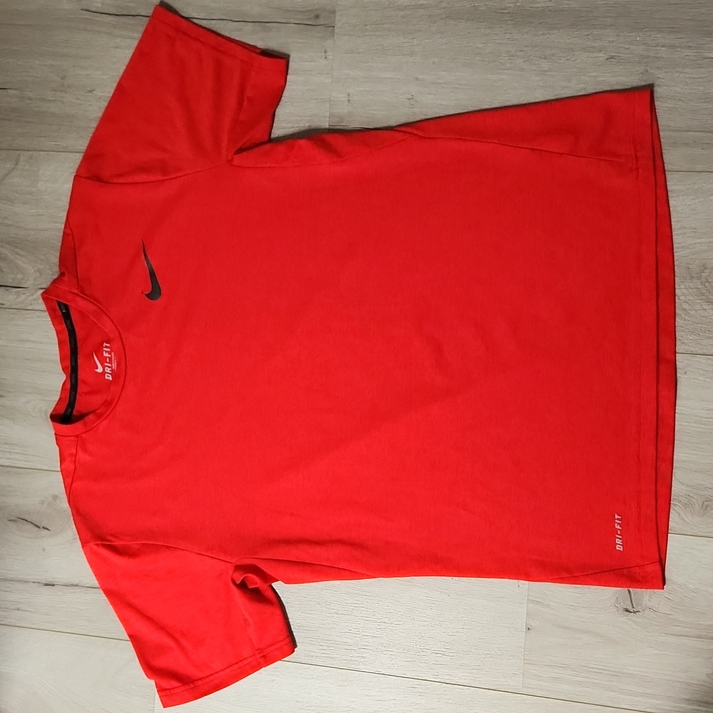Nike Dri-Fit Standard Fit T-shirt